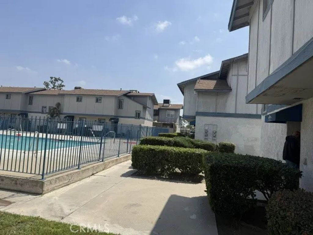 16770 San Bernardino 10A, Fontana, CA 92335