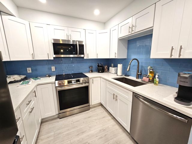 1357 NE Ocean Boulevard 312, Stuart, FL 34996