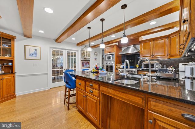 2011 SYCAMORE ST, Bethlehem, PA 18017