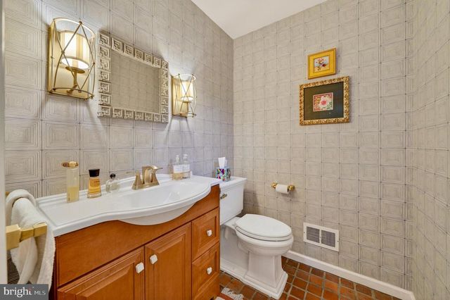 2011 SYCAMORE ST, Bethlehem, PA 18017