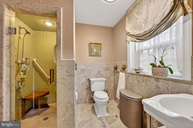 2011 SYCAMORE ST, Bethlehem, PA 18017