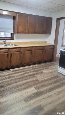 211 W Bryan Street, Herrin, IL 62948