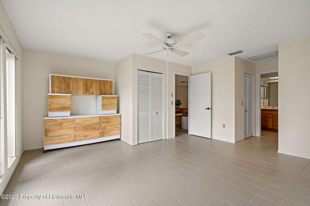 7143 Crown Oaks Drive, Spring Hill, FL 34606