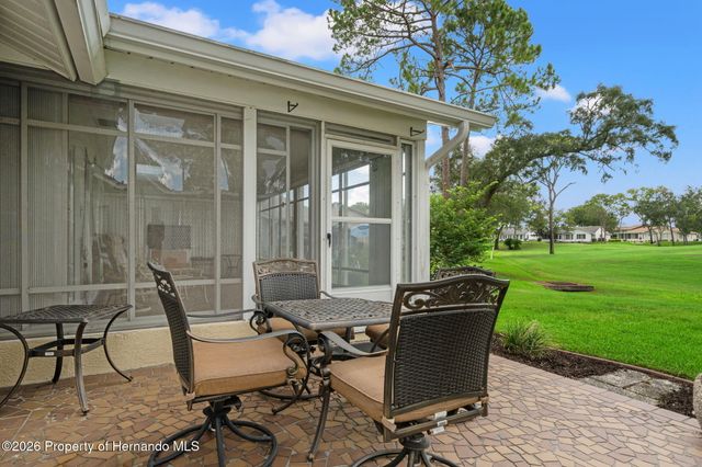 7143 Crown Oaks Drive, Spring Hill, FL 34606