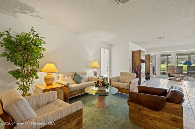 7143 Crown Oaks Drive, Spring Hill, FL 34606
