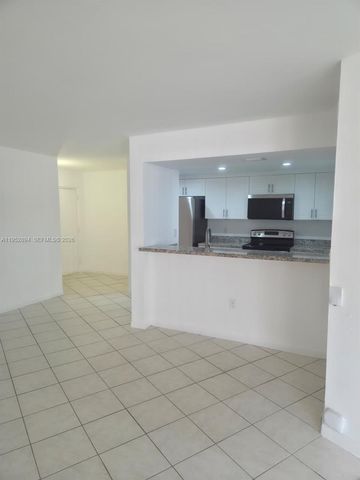 7075 NW 186th St C104, Hialeah, FL 33015