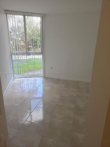 7075 NW 186th St C104, Hialeah, FL 33015