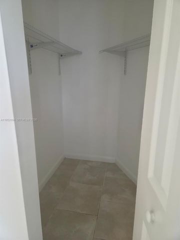 7075 NW 186th St C104, Hialeah, FL 33015