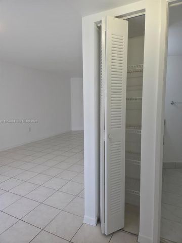 7075 NW 186th St C104, Hialeah, FL 33015