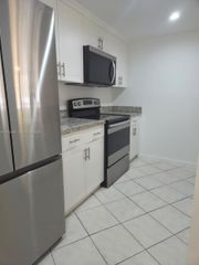 7075 NW 186th St C104, Hialeah, FL 33015