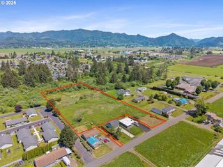 2600 12th St, Tillamook, OR 97141