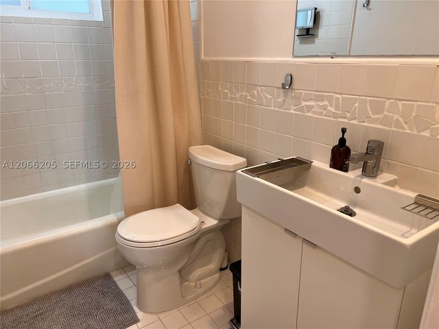 240 Galen Dr 302, Key Biscayne, FL 33149