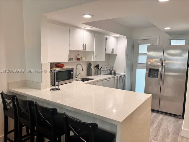 240 Galen Dr 302, Key Biscayne, FL 33149