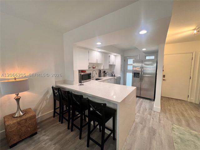 240 Galen Dr 302, Key Biscayne, FL 33149