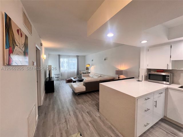 240 Galen Dr 302, Key Biscayne, FL 33149