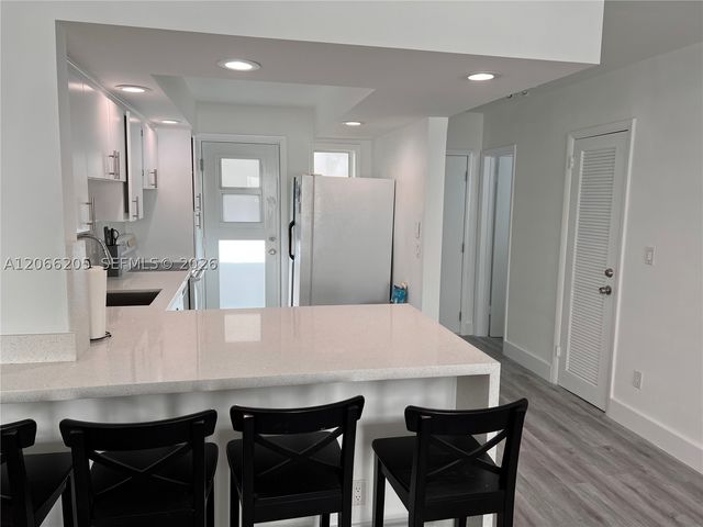 240 Galen Dr 302, Key Biscayne, FL 33149
