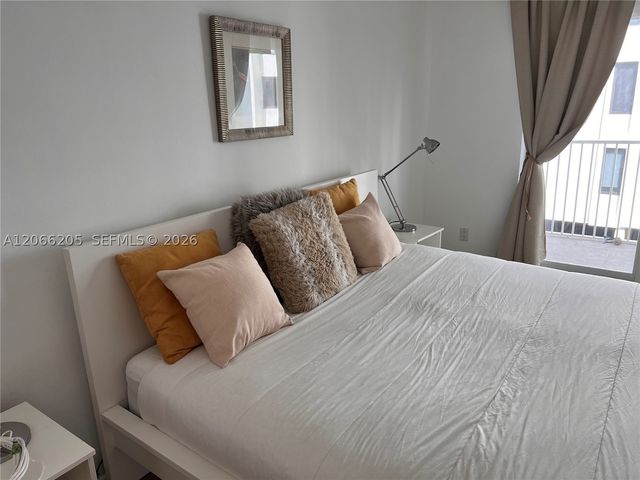 240 Galen Dr 302, Key Biscayne, FL 33149