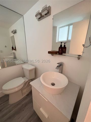 240 Galen Dr 302, Key Biscayne, FL 33149