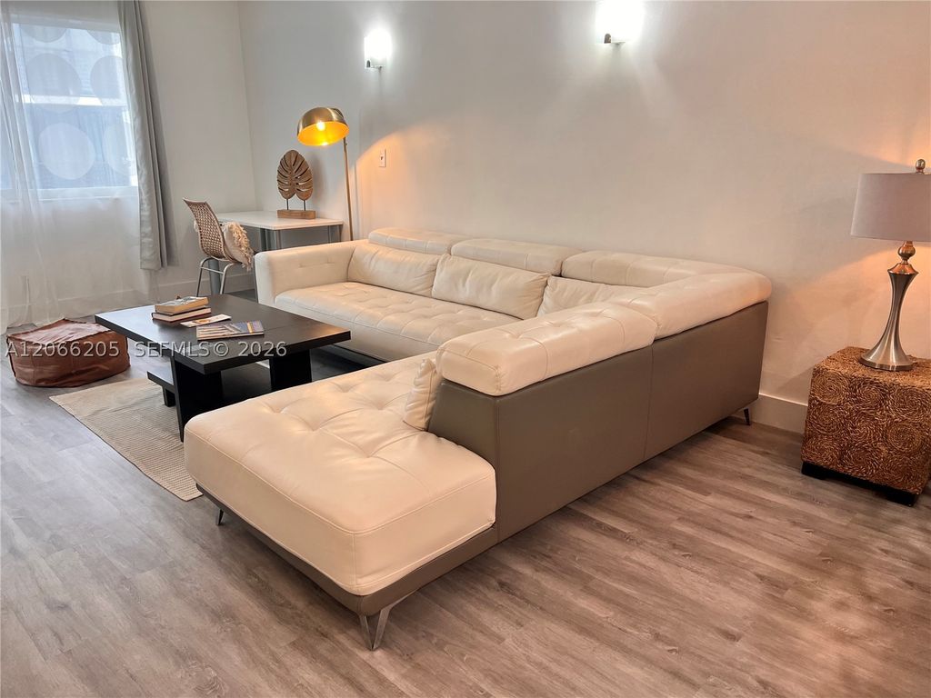 240 Galen Dr 302, Key Biscayne, FL 33149