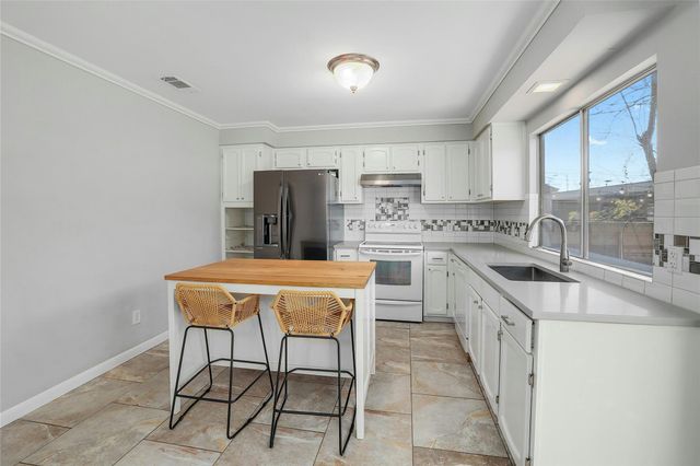 2002 Millay DR 118, Austin, TX 78752