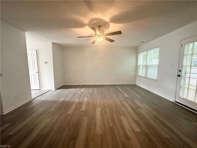 25 Treasure KY, Hampton, VA 23666