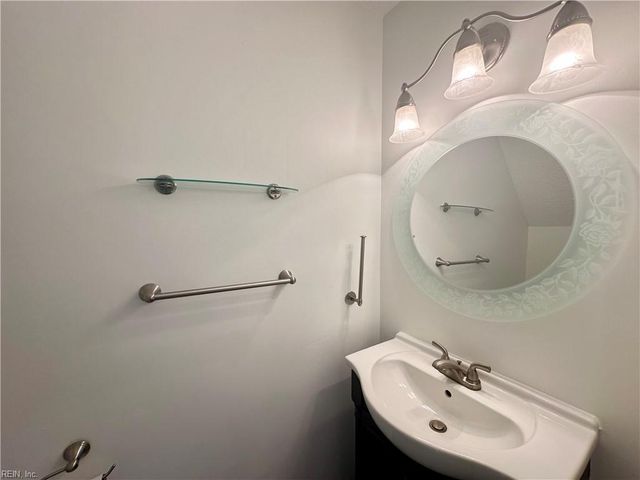 25 Treasure KY, Hampton, VA 23666