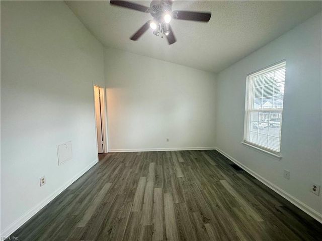 25 Treasure KY, Hampton, VA 23666