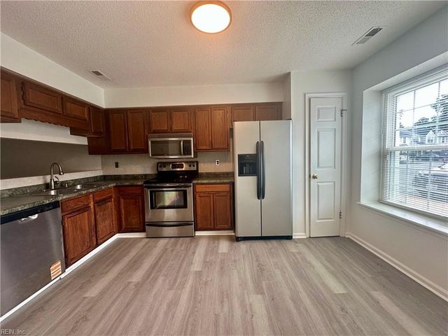 25 Treasure KY, Hampton, VA 23666