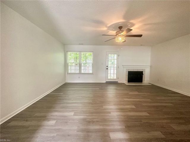 25 Treasure KY, Hampton, VA 23666