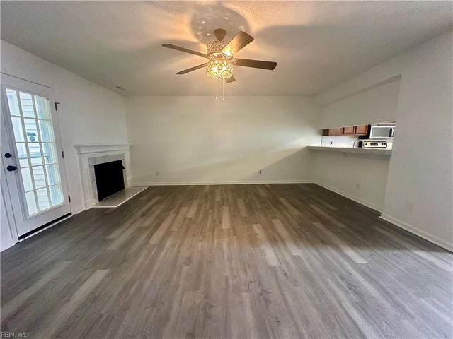 25 Treasure KY, Hampton, VA 23666