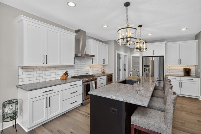 10009 Hidden Valley Drive, Johnston, IA 50131