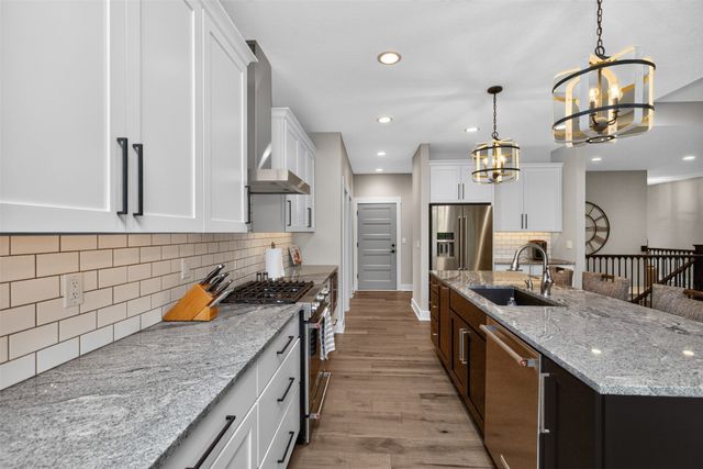 10009 Hidden Valley Drive, Johnston, IA 50131
