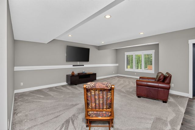 10009 Hidden Valley Drive, Johnston, IA 50131