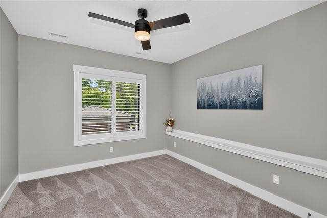 10009 Hidden Valley Drive, Johnston, IA 50131