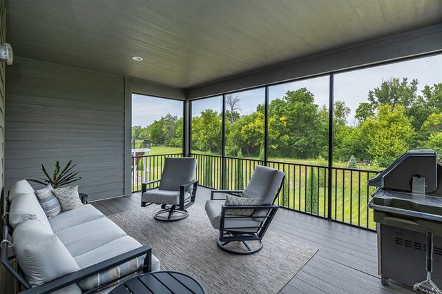10009 Hidden Valley Drive, Johnston, IA 50131