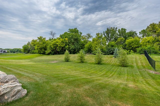10009 Hidden Valley Drive, Johnston, IA 50131