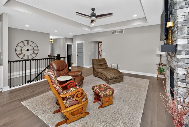 10009 Hidden Valley Drive, Johnston, IA 50131