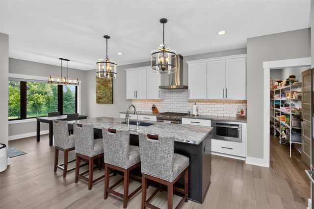 10009 Hidden Valley Drive, Johnston, IA 50131