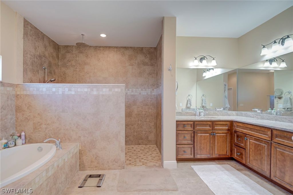 Image 23 of property listing at 1316 NE 20th ST, Cape Coral, FL 33909