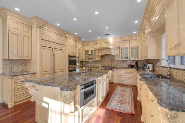 5 Old Field Lane, Lake Success, NY 11020