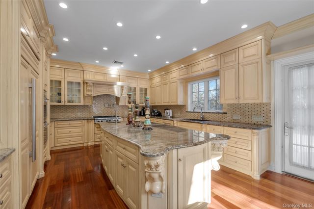 5 Old Field Lane, Lake Success, NY 11020