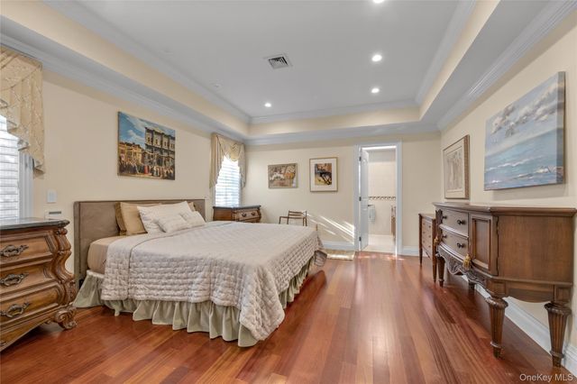 5 Old Field Lane, Lake Success, NY 11020