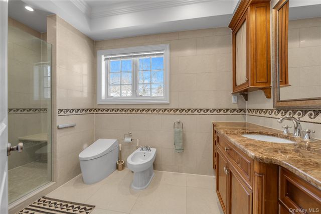 5 Old Field Lane, Lake Success, NY 11020