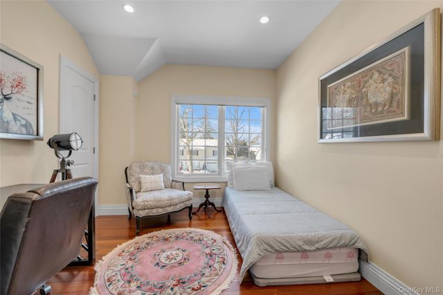 5 Old Field Lane, Lake Success, NY 11020