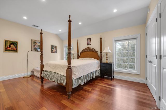 5 Old Field Lane, Lake Success, NY 11020