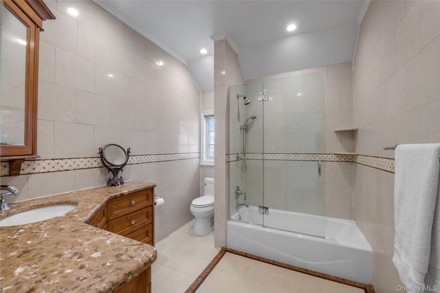 5 Old Field Lane, Lake Success, NY 11020