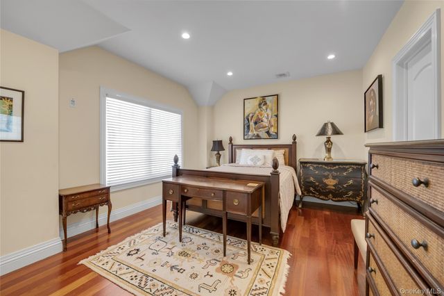 5 Old Field Lane, Lake Success, NY 11020