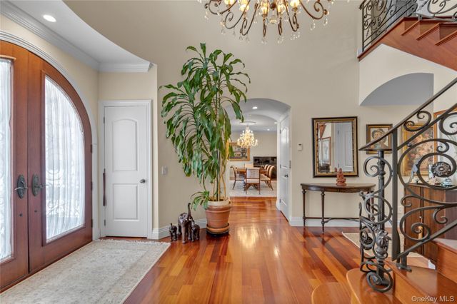 5 Old Field Lane, Lake Success, NY 11020