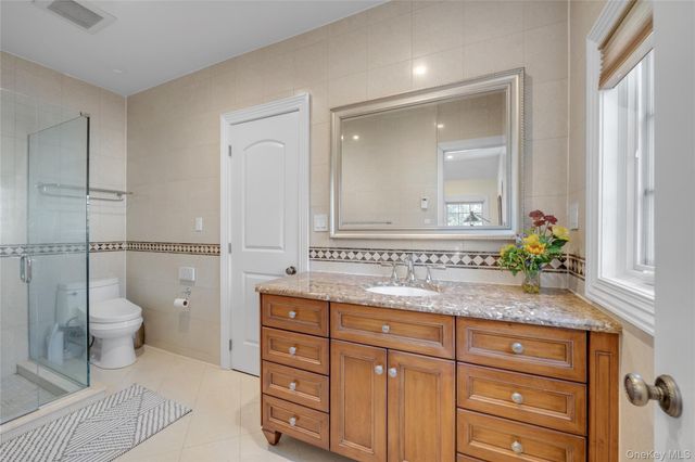 5 Old Field Lane, Lake Success, NY 11020