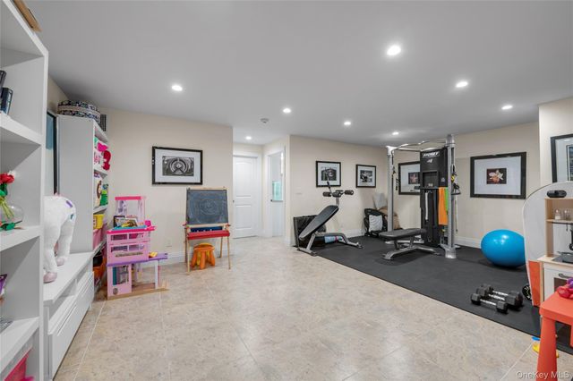 5 Old Field Lane, Lake Success, NY 11020